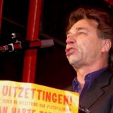 2004 Jan Mulder spreekt Keer het Tij manifestatie toe met een oproep voor een generaal pardon.